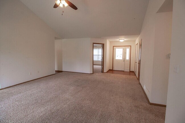 Building Photo - 1601 Smiley Ln