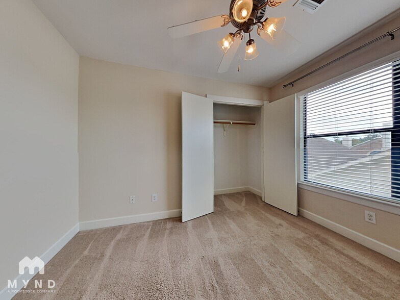 Building Photo - 648 Westcross St