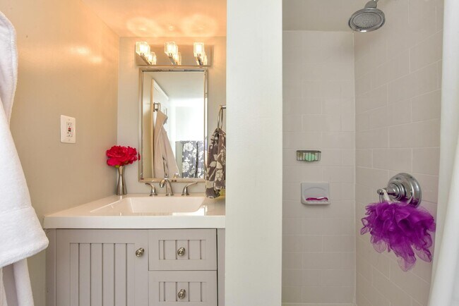 Building Photo - 1343 Kennedy St NW