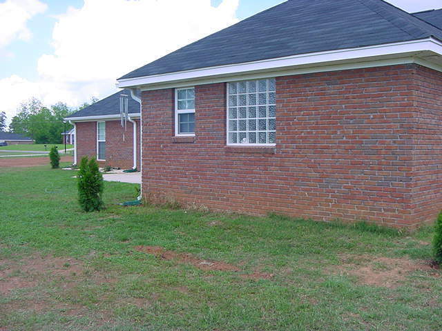 Building Photo - 215 Ambleside Dr