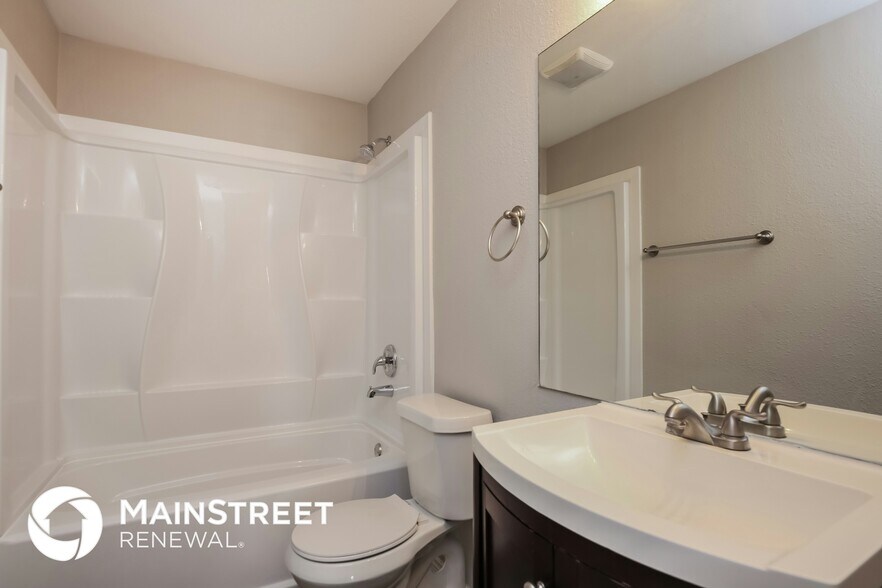 Building Photo - 1420 Paintbrush St