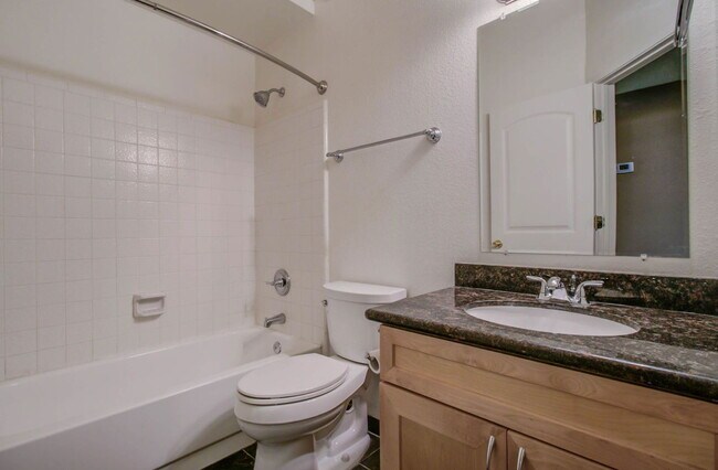 Building Photo - 1224 W Boxelder Cir