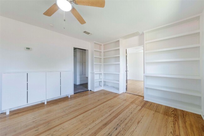 Building Photo - 1210 Coleto St