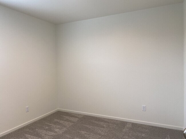 Building Photo - Exquisite 3 Bed 2.5 Bath Single Family Home