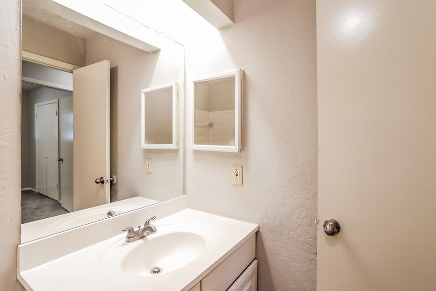 Building Photo - 14214 Bateau Dr