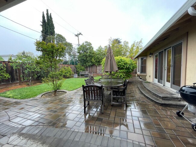 Building Photo - SUNNYVALE - Sunnyvale Updated 4-Bed, 2-Bat...