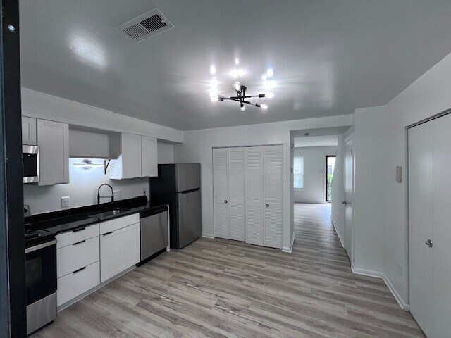 Remodeled Kitchen with granite counters! - 2651 Gatewood Cir
