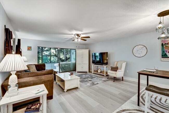 Building Photo - 107 Pinehurst Dr
