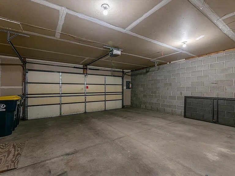 Building Photo - 1655 Pheasantwood Trl