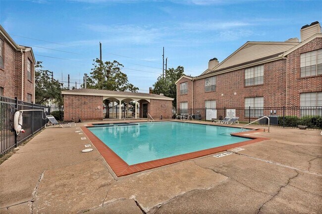 Building Photo - 2121 El Paseo St
