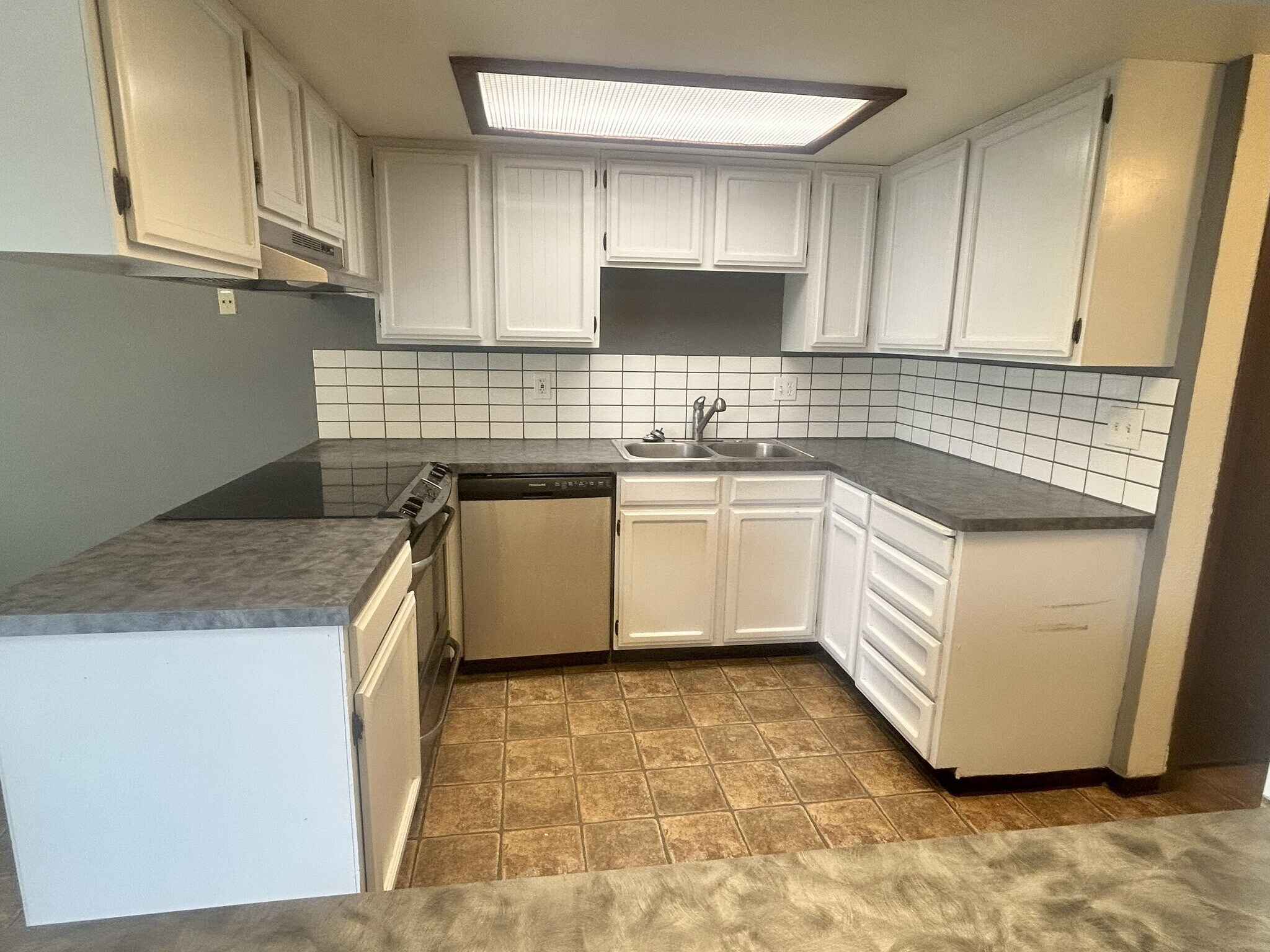 kitchen - 2115 Pleasanton St