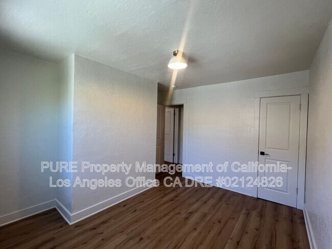 Building Photo - 627 W 23rd St