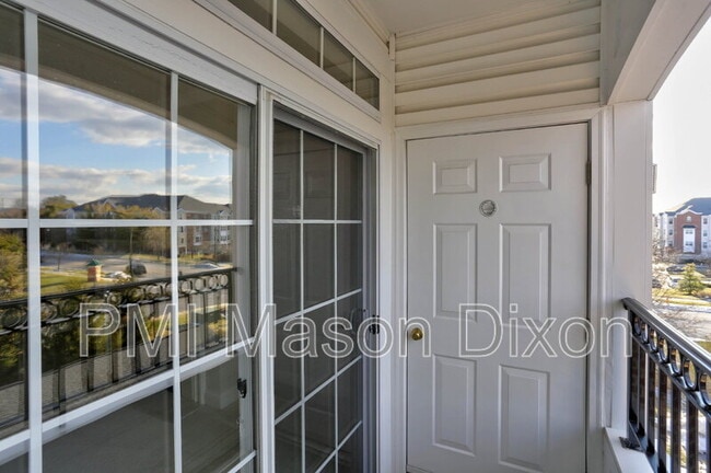 Building Photo - 5801 Clipper Ln