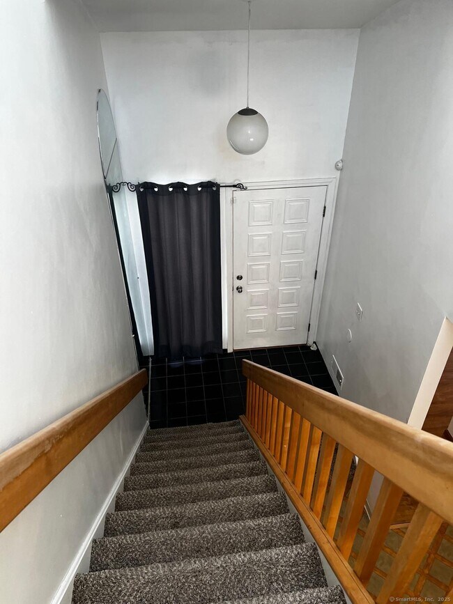 Building Photo - 30 Glenview Dr