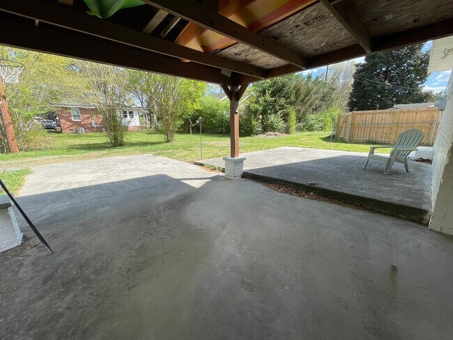 Building Photo - Large 2/1 House in Celanese- $1,495