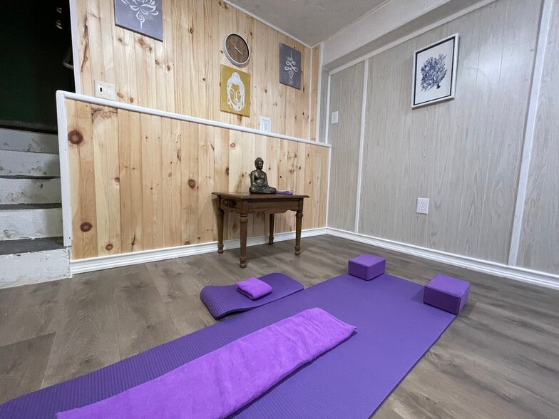 Yoga room - 68 Stanford Rd W