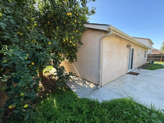 Building Photo - Lovely home available in Shannon Ranch area!