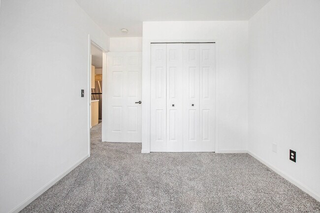 Building Photo - 1947 Lindsay Ln