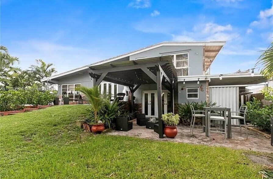 Building Photo - 2413 Nassau Ln