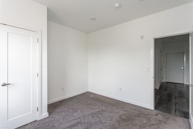 Building Photo - 1629 W Girard Ave