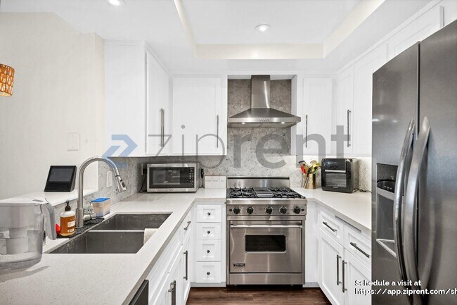 Building Photo - 15511 Sherman Way