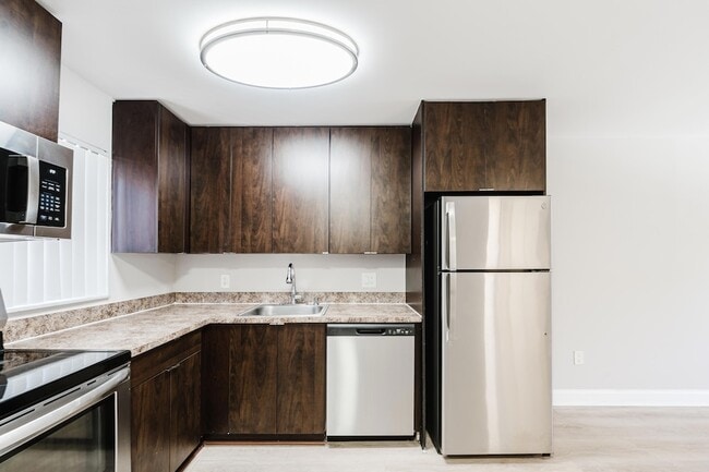 Building Photo - 650 SW 2nd Ave