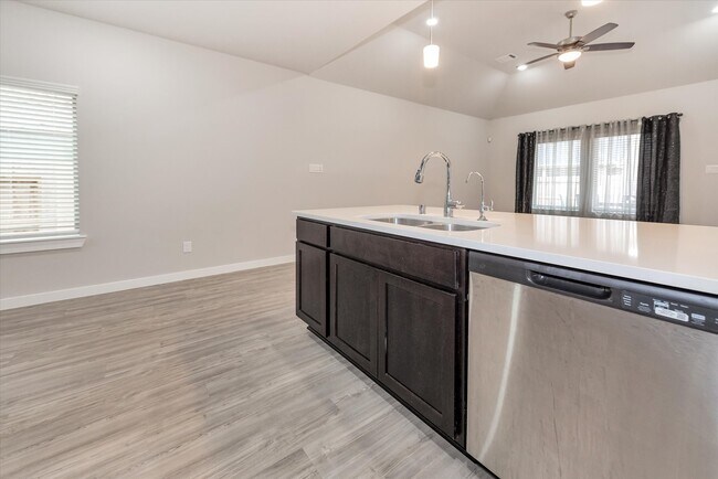 Building Photo - 10651 Whitejacket