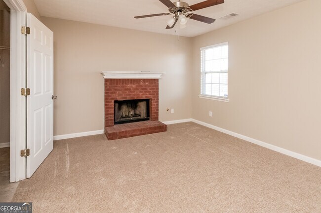 Building Photo - 519 Trinity Tr