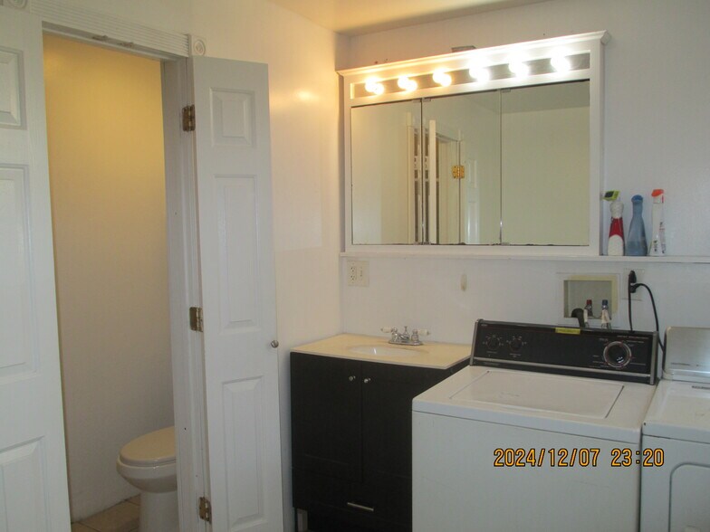 Building Photo - 529 N 35th St