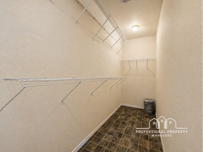 Building Photo - 3-bedroom, 3-bathroom home in Foothills Mobile Est