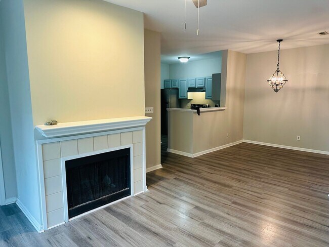 Building Photo - Beautiful Condo in Mount Pleasant!
