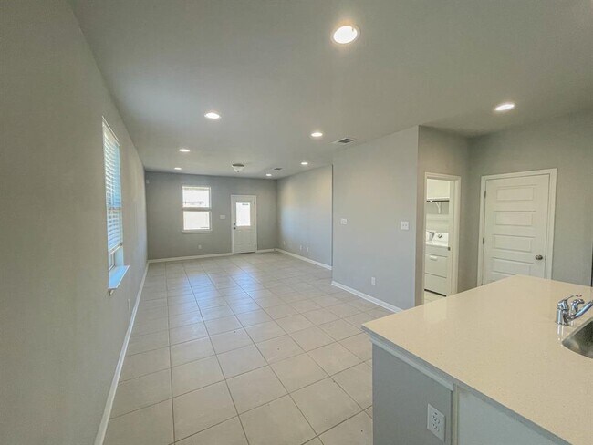 Building Photo - 465 Unforgiven Ln