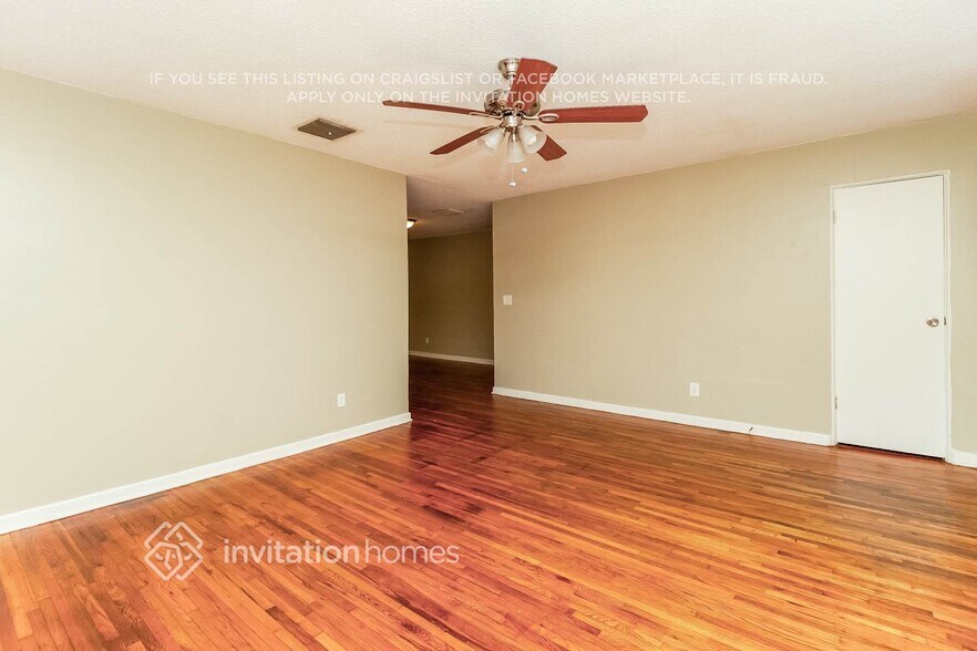 Building Photo - 4228 Sky Line Dr