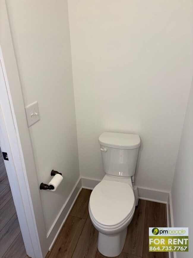 Building Photo - 3/2.5 Townhome in Excellent Greenville/Travelers Rest Location!