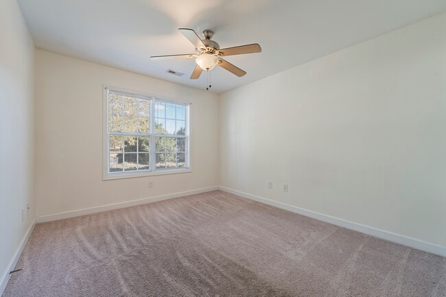 Building Photo - 2175 Glendale Ave