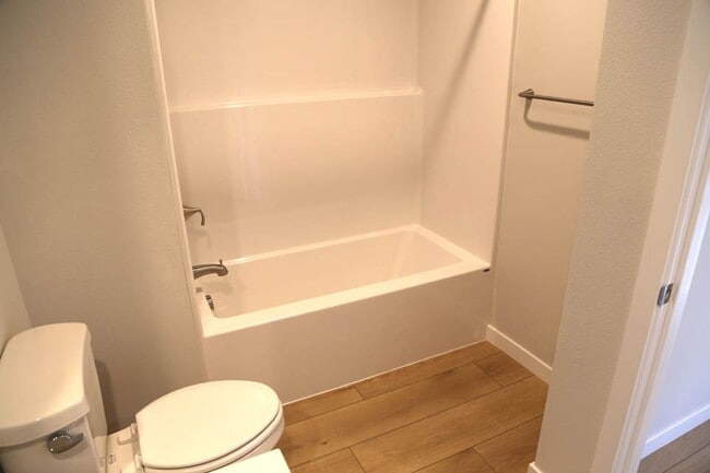 Building Photo - New 3 bed 2.5 Bath Townhome Ready for You!