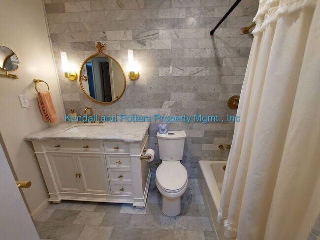 Building Photo - Beautifully Updated Capitola Shores 2 Bedroom/1 Bathroom