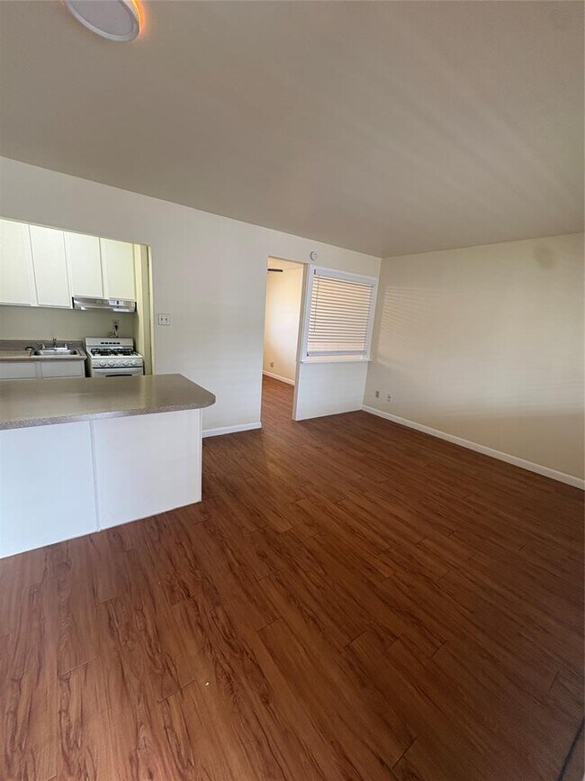 Building Photo - 1212 W 13th St