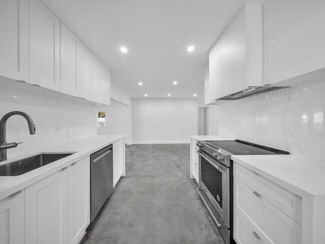 Building Photo - 1721 N 16th Ct