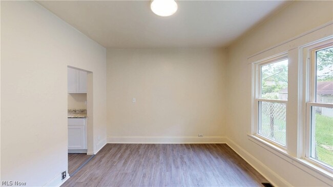 Building Photo - 210 Perry St