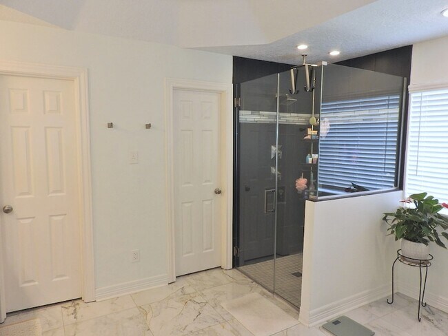 Building Photo - 2319 Amber Springs Dr