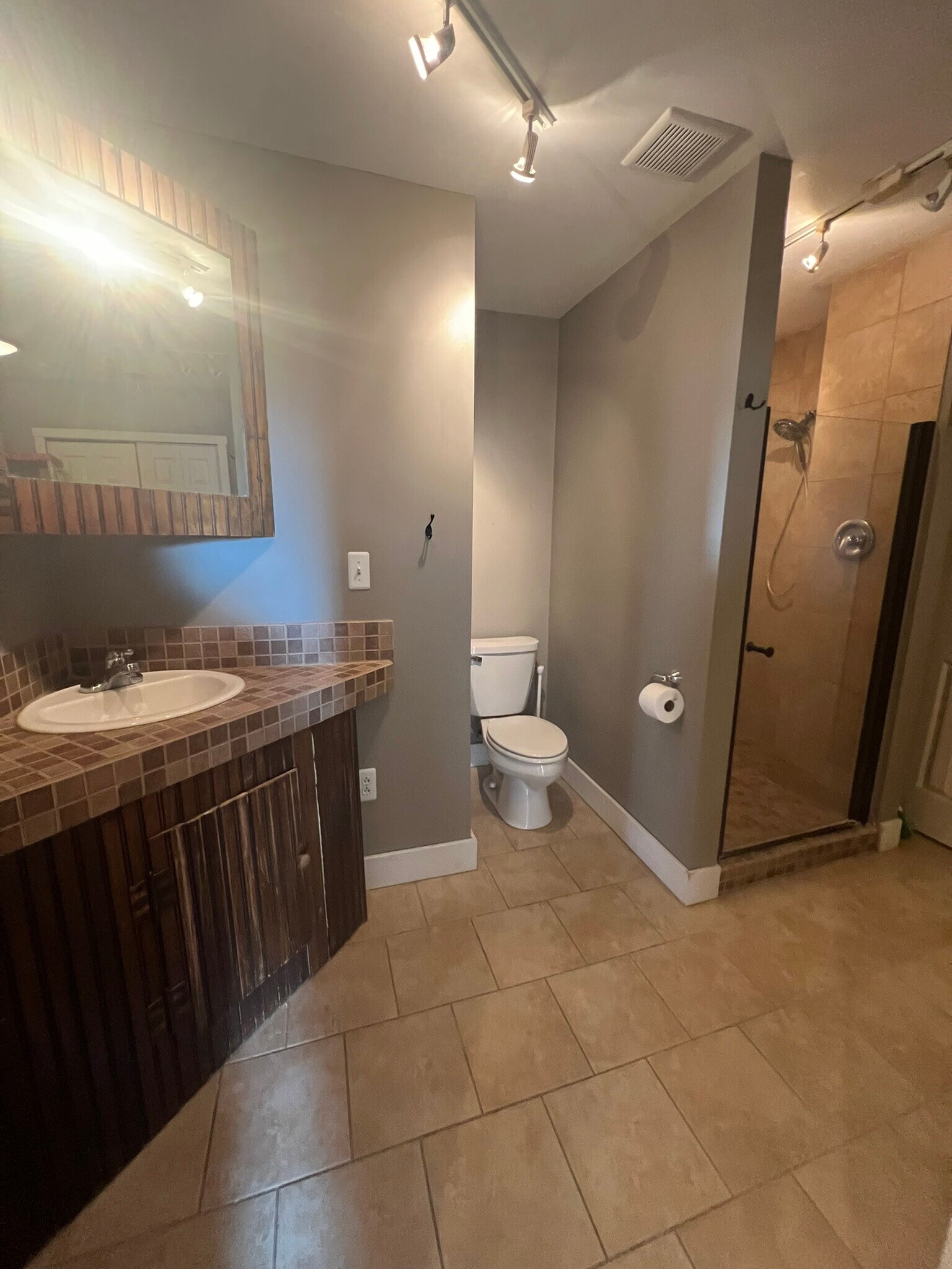 Bath - 921 Broad St