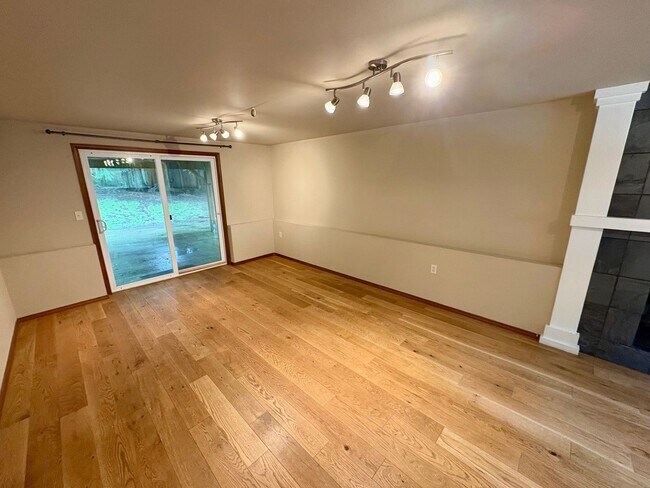 Building Photo - Redmond Home