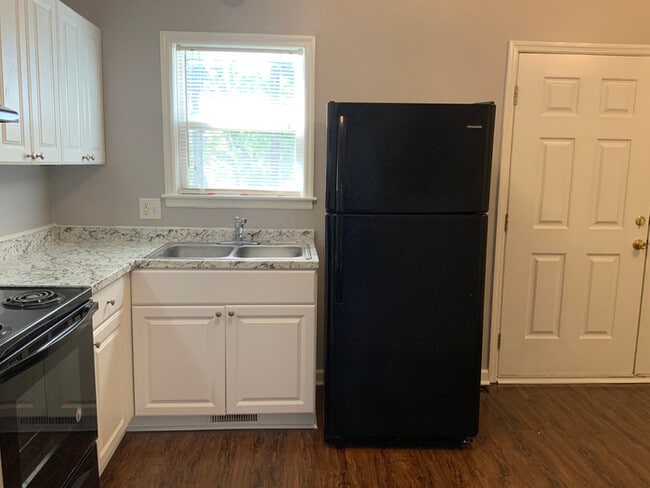 Building Photo - 206 W 15th St