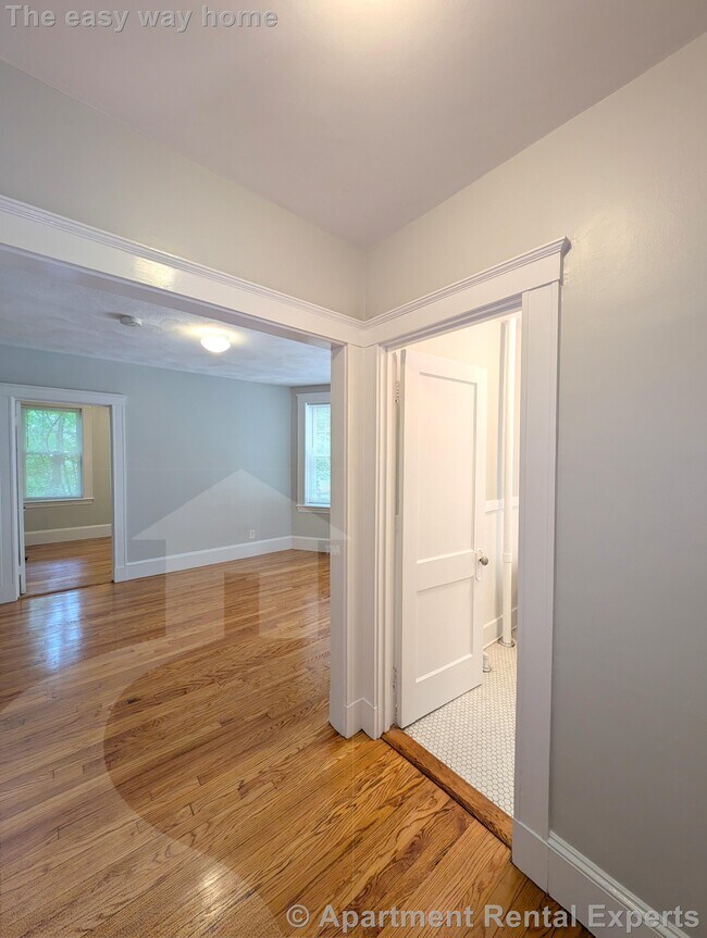 Building Photo - 156-158 Summer St Unit #114