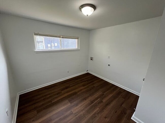 Building Photo - Charming 3-Bedroom Duplex Near CHI Memoria...