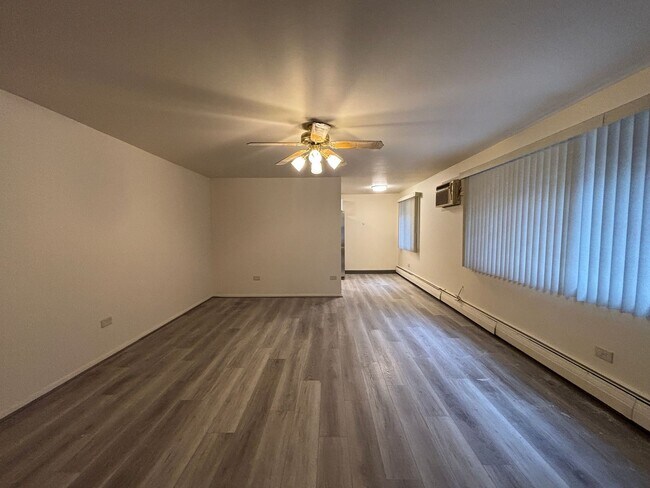 Building Photo - Large 2 bedroom apartment! Backs to Cheesman Park! One parking space in garage!