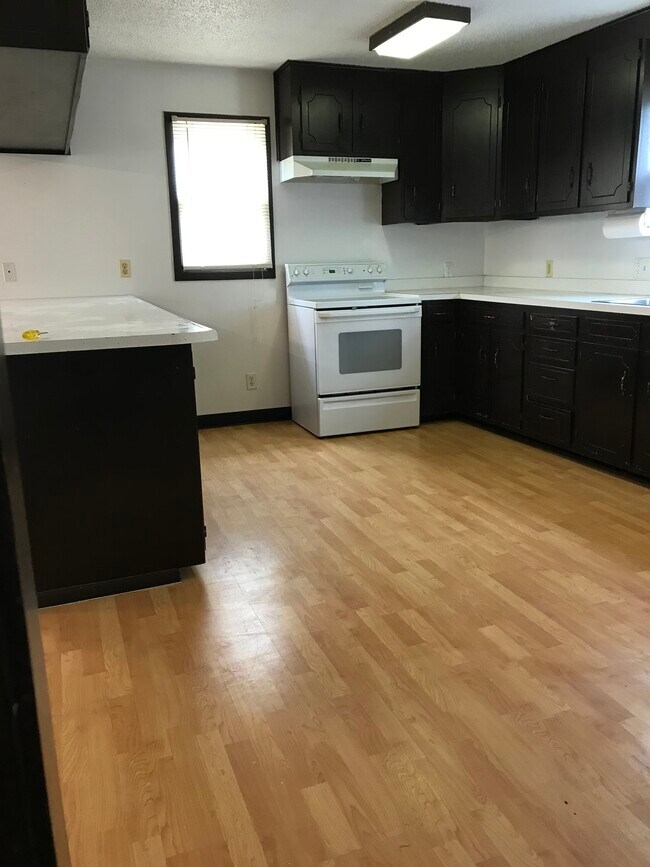 Building Photo - 1402 S 24th St