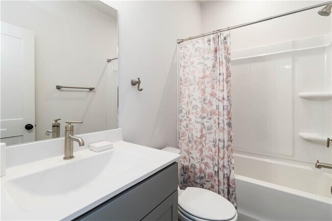 Building Photo - 964 N Circle Dr NW