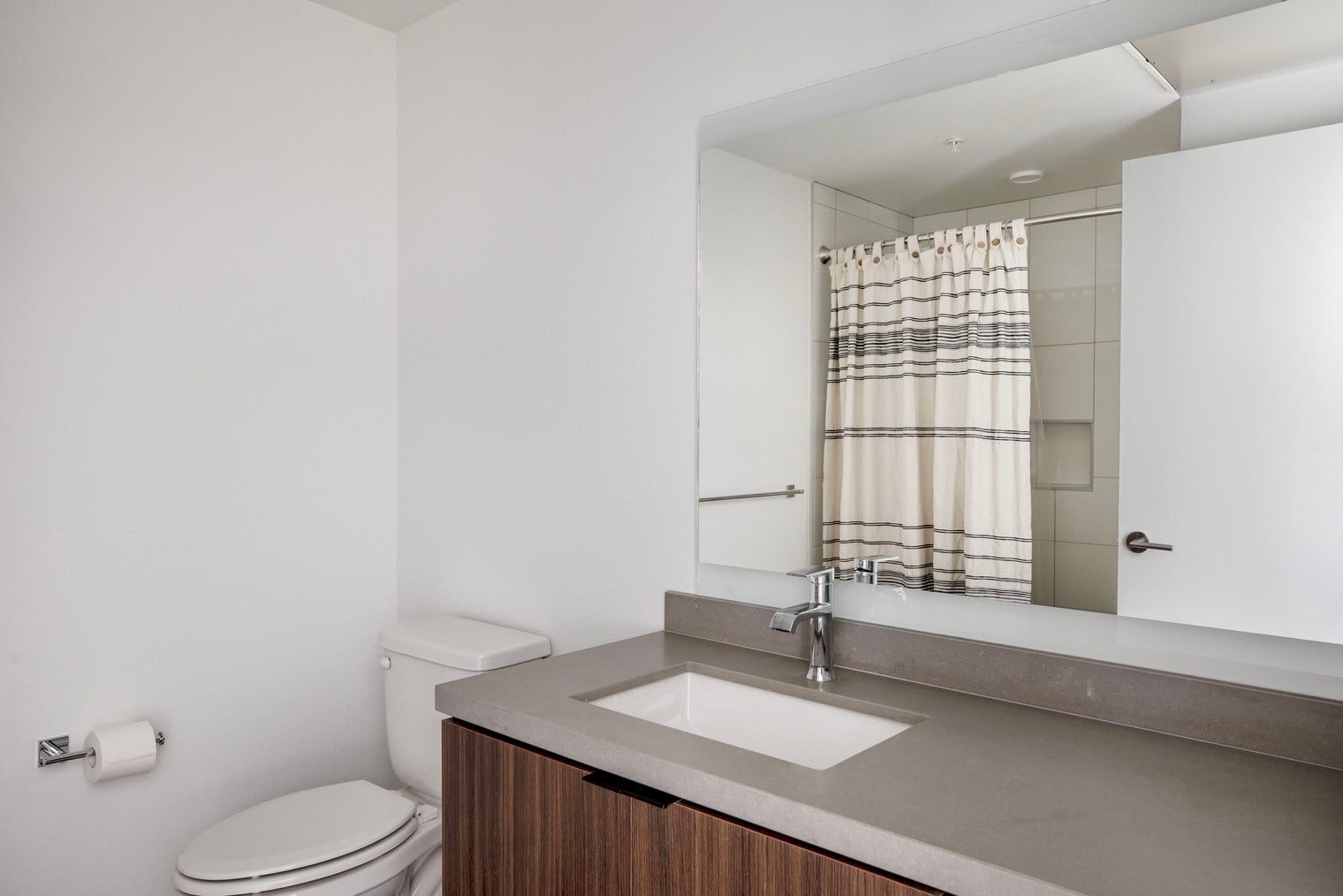 Building Photo - 101 River Pk Dr